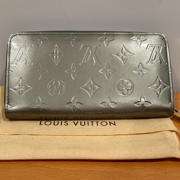 Authentic Louis Vuitton Vernis Zippy Wallet - Picture 3 of 6